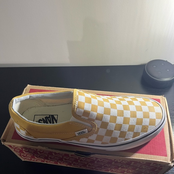 brand is vans. Size is 10.5 in women’s. Color is white and yellow. - Picture 5 of 5